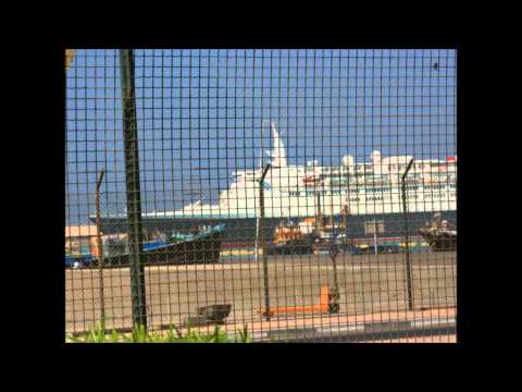 QE2 in Port Rashid, Dubai