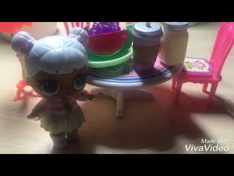 Лол пижамная вечеринка! Вредные детки играются и кушают.
