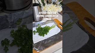 📍Kitchen Hack for Keeping Greens Fresh Longer! #kitchenhacks #hometips #lifehacks #budgetinghacks