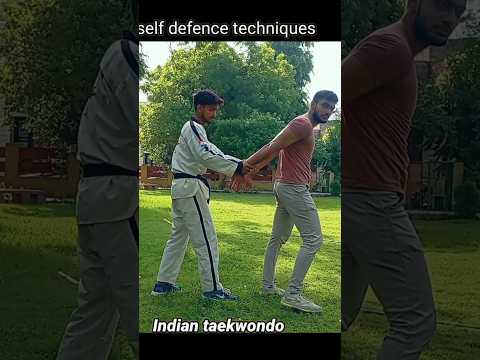 self defence technique for road fight #selfdefense #trending #viral #youtubeshorts #indiantaekwondo