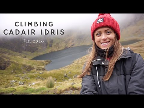 Hiking Cadair Idris - First Solo Mountain Climb