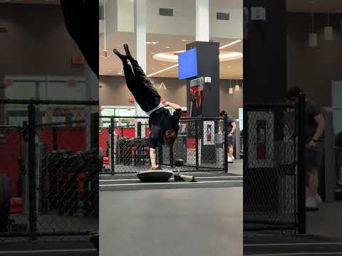 Eyes everywhere 👀 #gym #workout #fitness #calisthenics #motivation #aestheic #physique