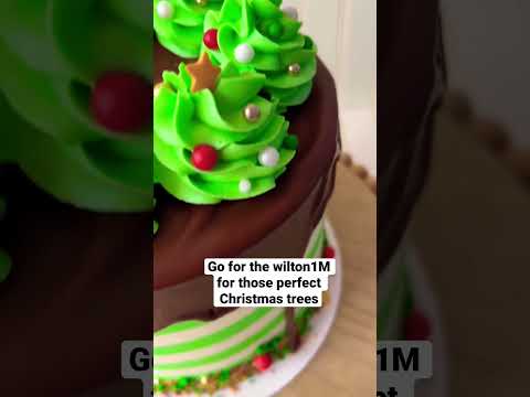 Those Christmas tree toppers though 😍 #cakedecorating #cakeshort #shorts #cake #cakeshorts #drips