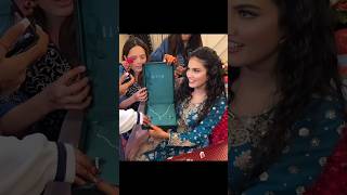 😱 Iqra kanwal wedding gift 🎁 #youtubeshorts #wedding #shortsfeed #reviewchannel #sistrology