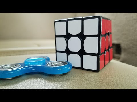 Learn to Solve a Rubik’s Cube in a Few Seconds. (BEGINNER’S TUTORIAL)