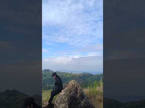 The cold wind quenched our tired bodies. #MtBatonglusong🌄