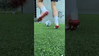 Left or Right Footed?🤷‍♂️🤔⚽️ #masterthebasics #football #soccer #skills #wallpassing