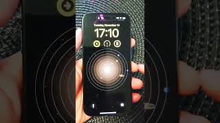 two ways to quickly change the wallpaper on iPhone running iOS 17 #smartphone #appleios