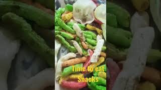 kids want to eat snack just   munching#kidsparty#munchingsnacks#friedsnacks#lahorestreetstyle#