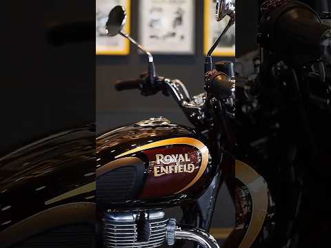 Royal Enfield classic 350 Halcyon Black looks