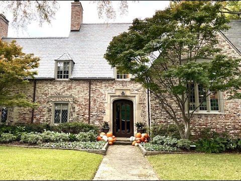 Beyond the Curb home tour with Meredith Ferrell.