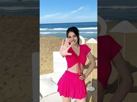 Bikini 2 mảnh phối váy tầng, mặc đi biển nhẹ nhàng, thoải mái