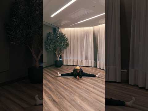 Stretch With Me... 🤸🏽‍♀️🫶🏽 #BodyWellness #StretchRoutine #MindfulMovement
