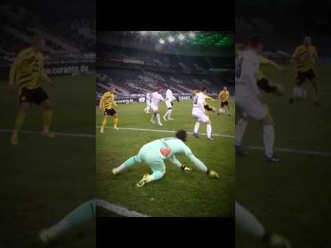 Goal-Line Hero: Defender's Header to the Rescue☠️ #futbol #edit #football
