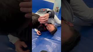 Using Pressure and Position to get the tap #bjjshorts #moveoftheday #bjjlifestyle #bjjtechniques
