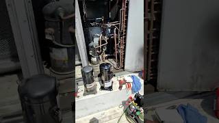 Replacing a commercial #HVAC compressor 👨🏽‍🏭