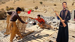 Nomadic life, wearing the hut ceiling with the help of Ramin and Zainab in the mountains ♥