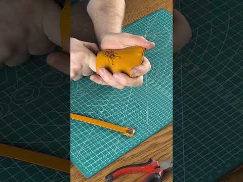 Leather card holder. #hobby #сделайсам #кожа #ручнаяработа #craft #leatherwork