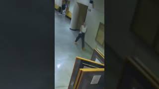 The Great Escape: Inmate Outsmarts Guard and Walks free from Courtroom