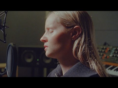 Charlotte Day Wilson - Cyan Blue (Live in London)