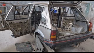 restoration Opel Corsa A 1990 part 2 (dismantling interior and car body sanding)