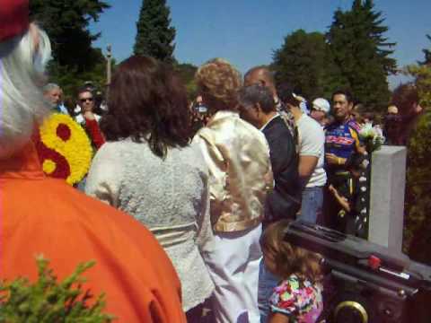 Linda Lee speaks at Bruce Lee's gravesite