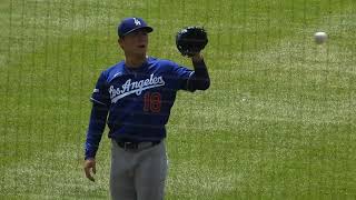 ヤンキースのコーチたちも興味津々の由伸投手の遠投。これは野球のプロならとんでもないと感じるでしょうね。スマホで撮影もしてましたヨッシーすごいな。身体小さいのに#山本由伸#大谷翔平#ドジャース#現地映像