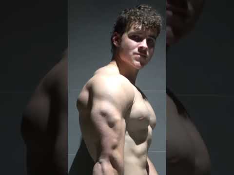 Posing.         #fitness #motivation #fitnessinspiration #physique #gymshark