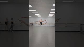 They're FLYING 🤩 Ballet Leaps #ballet #shorts