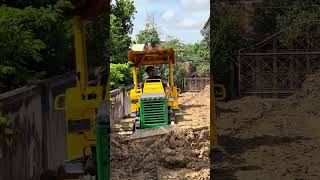 "Strong hands, stronger machines 💪🚜 #HeavyDuty #LandLeveling #ProjectInProgress"