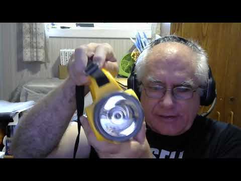 Suntone AM FM flashlight radio with siren