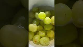 Sugared champagne grapes are a NYE staple. 🍇🍾 #kroger #champagnegrapes #nyerecipes #nyecocktail
