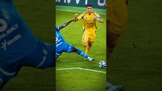 CR7's Insane Dribbling Skills! 🔥⚽ #CristianoRonaldo #FootballMagic
