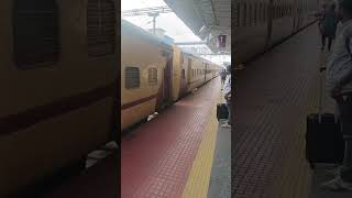 Arrival of 06004 TN-MSB SF TOD SPL at #villupuram junction on 2nd Feb 2026 #trainlover