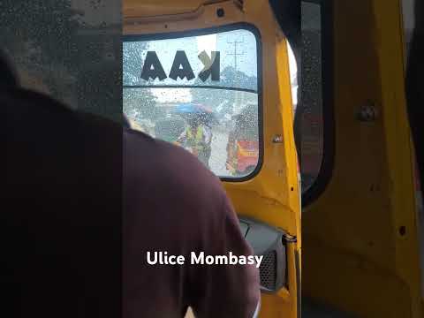Tuk tuk. Ulice Mombasy #tuktuk #kenia #popodrozy #podróże #auta #mombasa #miasto