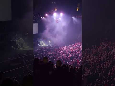 Perry Farrell of Jane's Addiction talking to the crowd in between songs