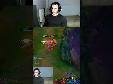 Dude has the best gameplay I've ever seen. #leagueoflegends #leagueoflegendsclips #shortsviral