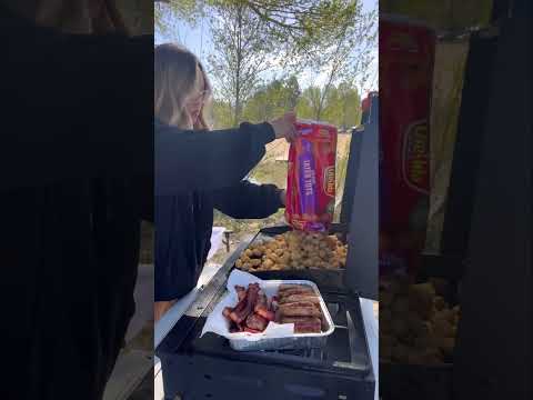 Spicy Loaded Breakfast Tots 🌶️ #campingfood #campfood #griddle #breakfast