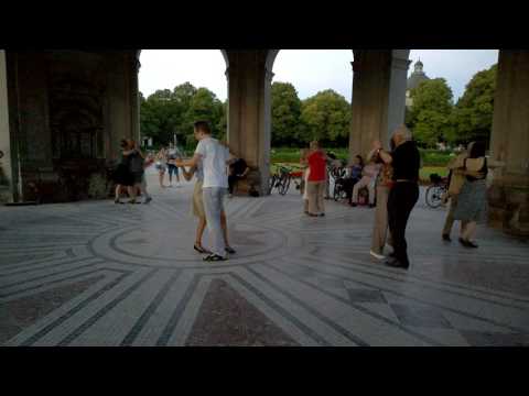 München, dancing in the evening