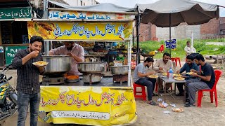 70/- Rs BREAKFAST 😍 LOCAL STREET FOOD IN PAKISTAN | CHICKEN CHANA CURRY & FRIED EGGS 