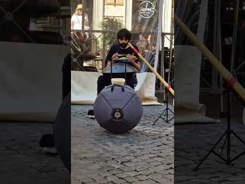 Street performer in Rome