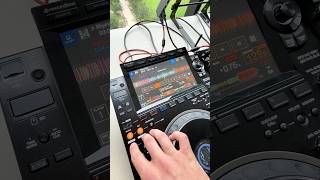 Teaching tricks to the noobs. #shorts #house #edm #tutorial #dj #cdj