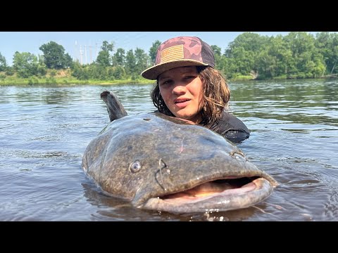 We Need to Catch Fish for the Baseball Game!! Fun Day in the River!!