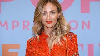 Influencerin Carmushka mit Kinderwagen unterwegs: Ist das Baby etwa schon da?