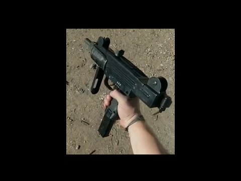 How noob use UZI for the first time 😂😂