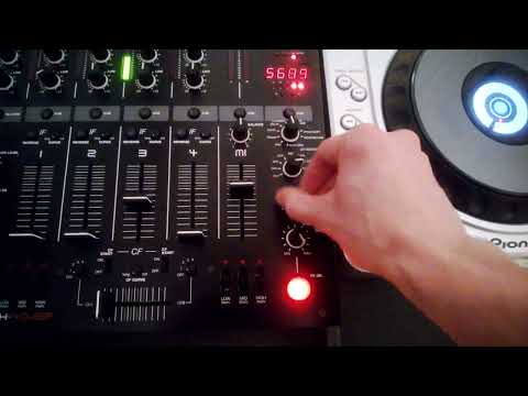 Playing with Reloop RMX-40 DSP effects