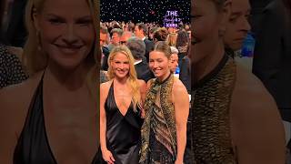 Ali Larter and Jessica Biel bringing that old Hollywood glamour to the Critics Choice Awards.🎬