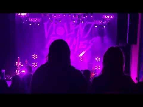 a country death song moment (violent femmes concert connecticut 2023)