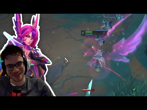 Crownie’s Xayah Faces Off Against Aphelios in a Close Botlane Duel