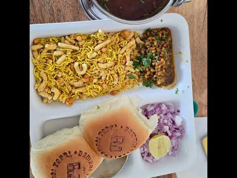 Food Alert🤩🤩 Bambai Tapri😍 #chaatlover #familytime #funwithfamily #foodalert #hyddays